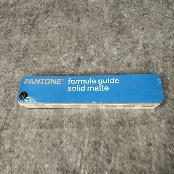 Pantone Other - 2005 Pantone Formula Guide Solid Matte ISBN 1-576164-04-7 First Ed. Fan Format